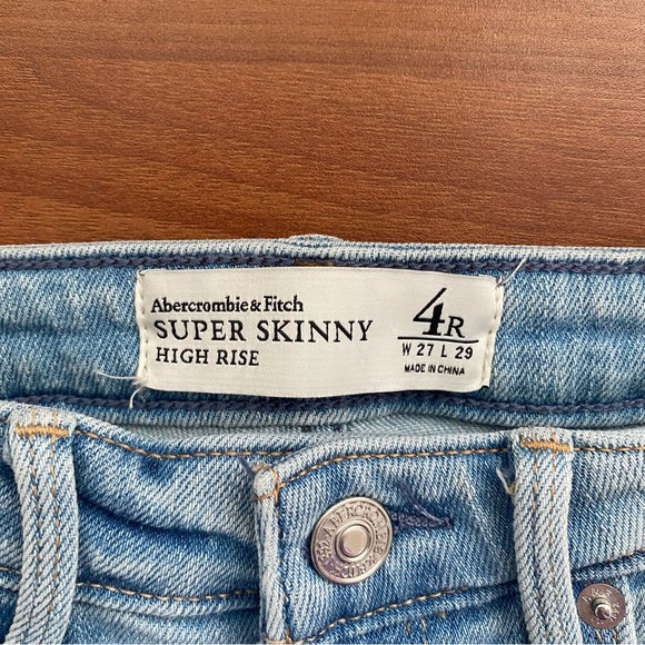 Abercrombie and Fitch Super Skinny High Rise Distressed Jeans Size 4 Regular - Picture 2 of 8